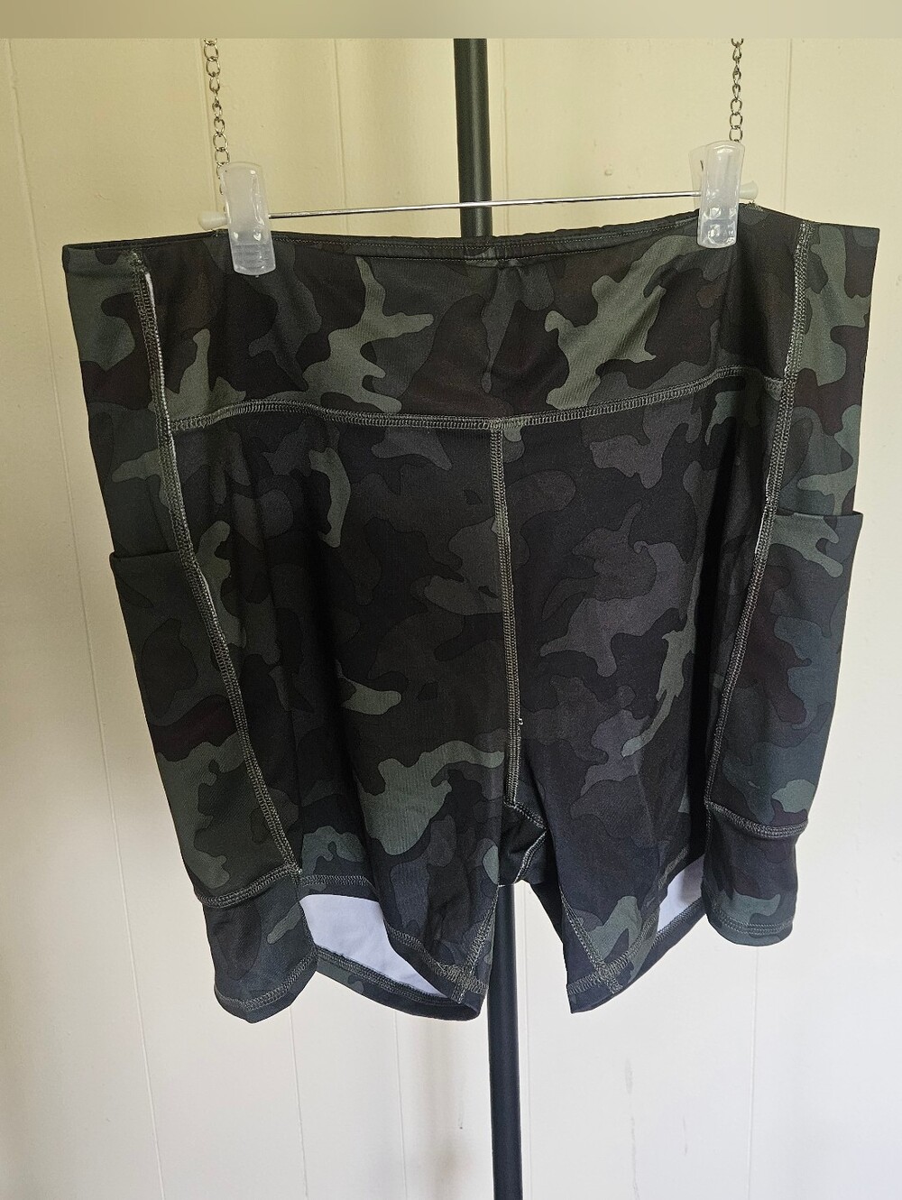 tek gear Women's Camo Bike Shorts - Black & Green Size 1X